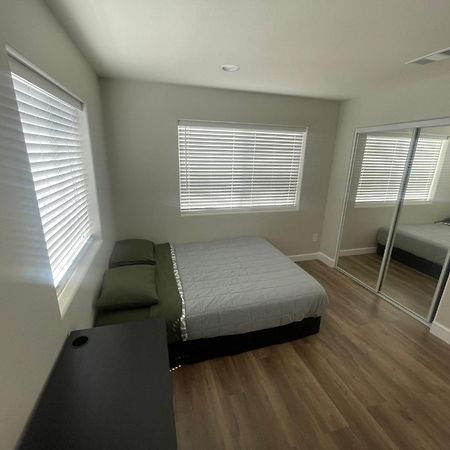 House Downtown Oc Santa Ana Hostel Екстериор снимка