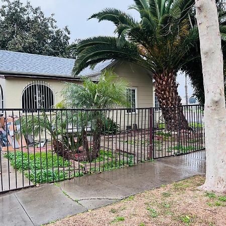 House Downtown Oc Santa Ana Hostel Екстериор снимка