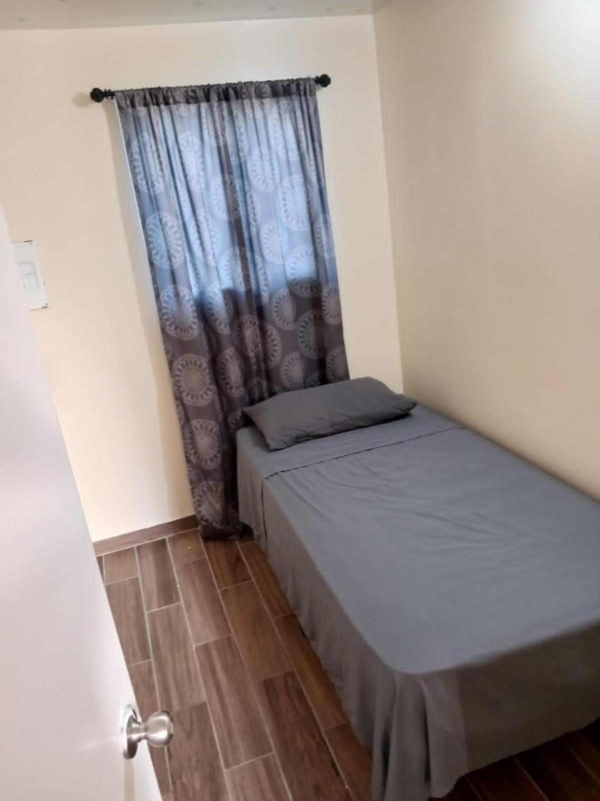 House Downtown Oc Santa Ana Hostel Екстериор снимка