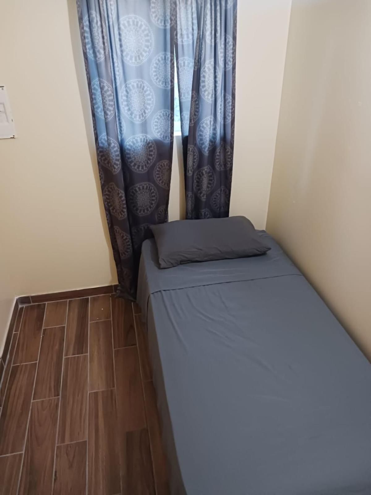 House Downtown Oc Santa Ana Hostel Екстериор снимка