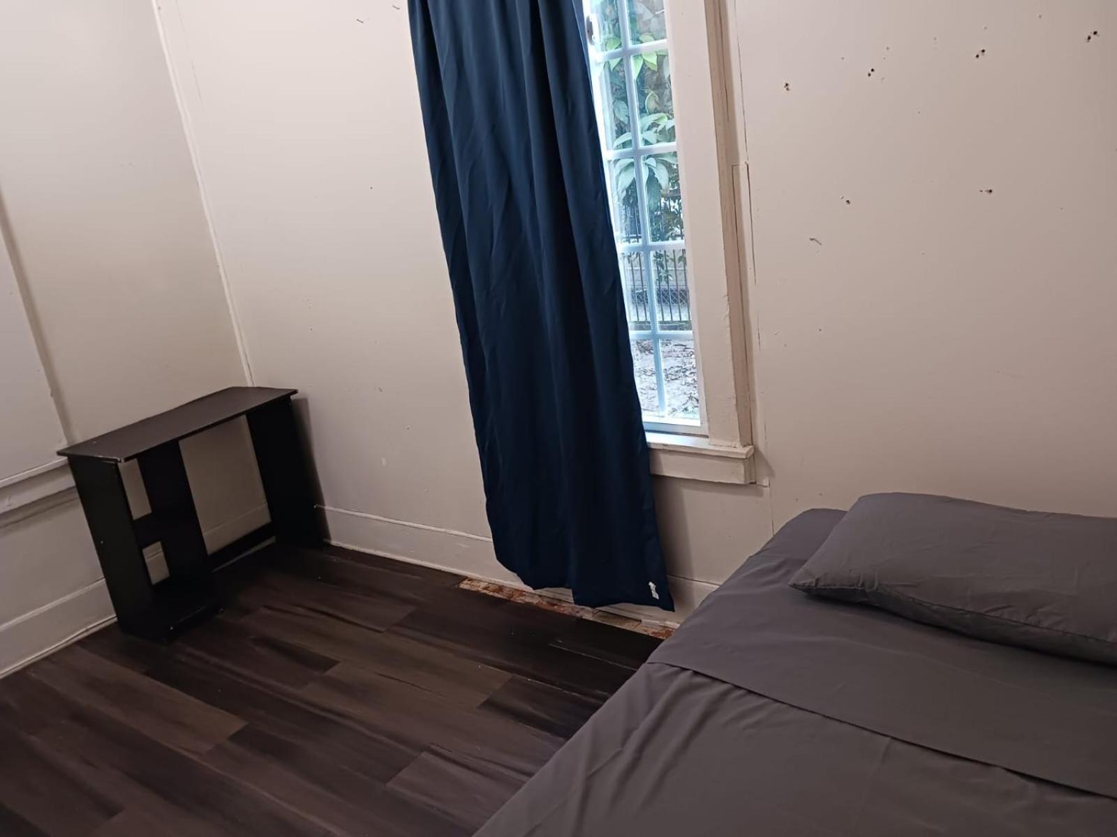 House Downtown Oc Santa Ana Hostel Екстериор снимка