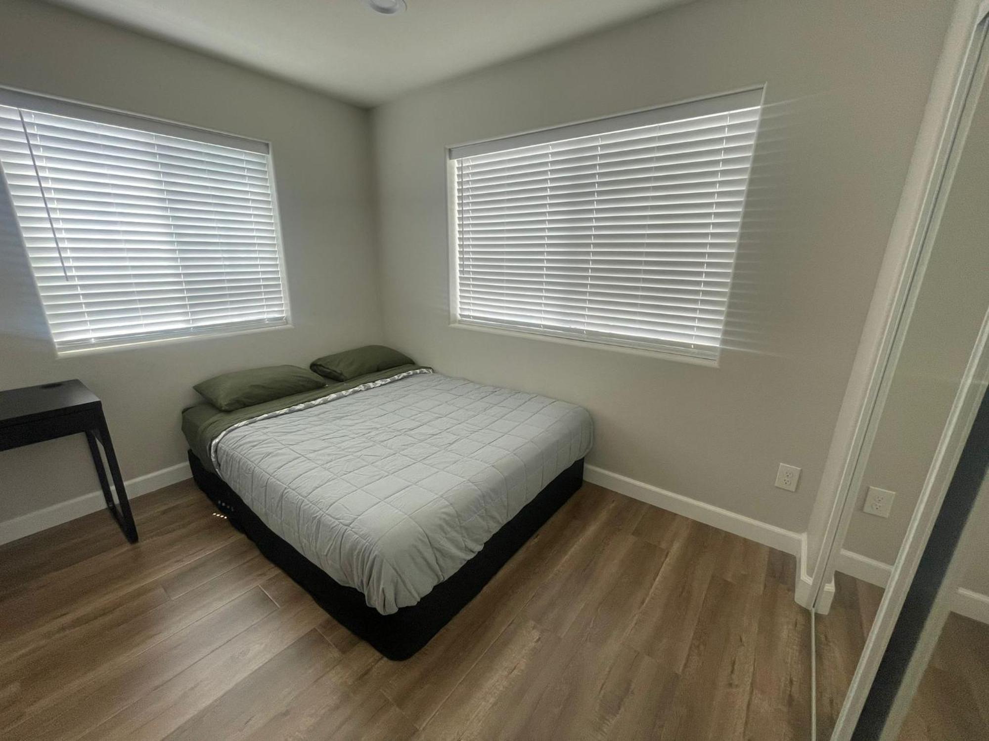 House Downtown Oc Santa Ana Hostel Екстериор снимка