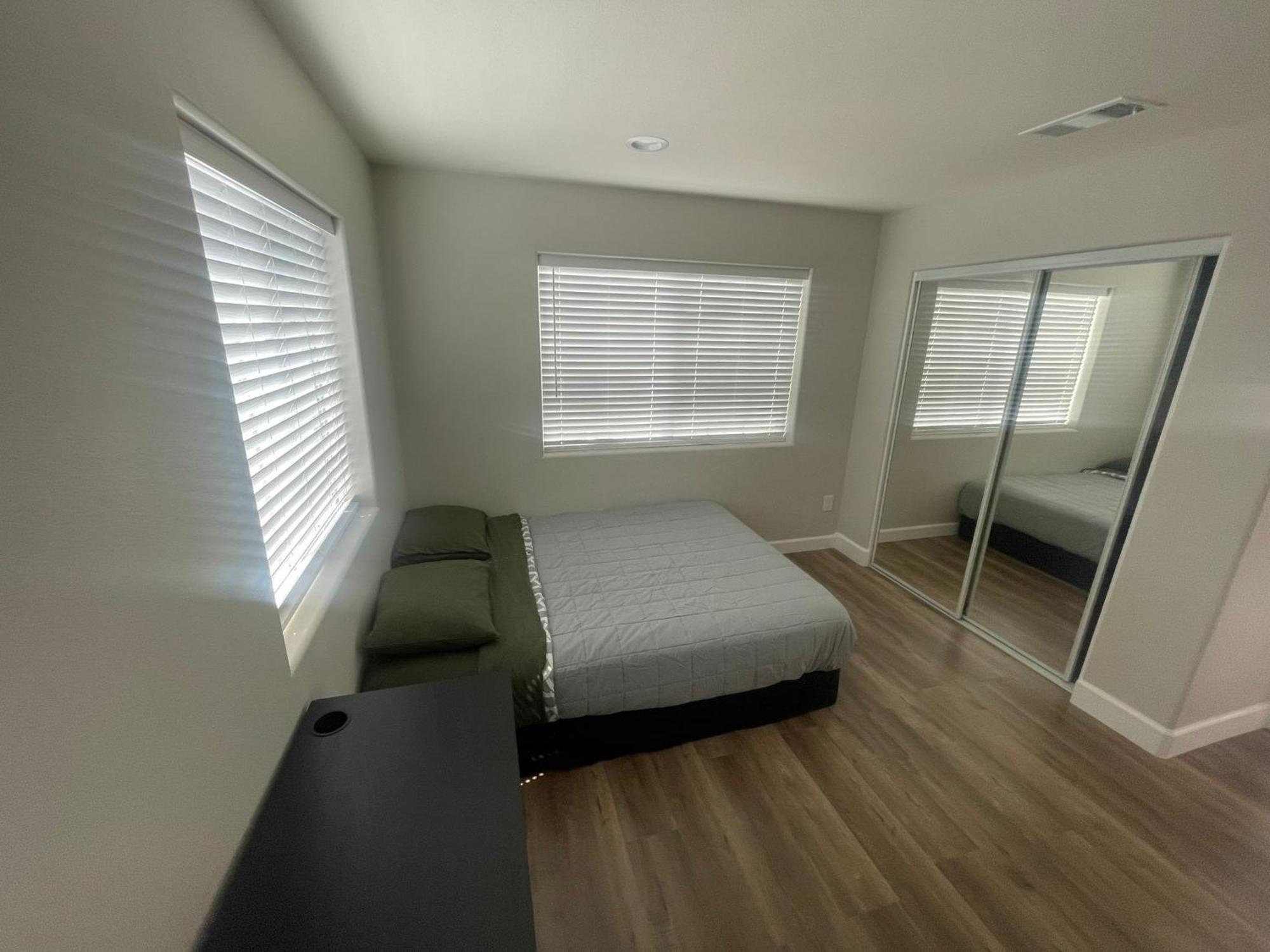 House Downtown Oc Santa Ana Hostel Екстериор снимка