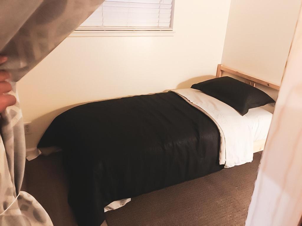 House Downtown Oc Santa Ana Hostel Екстериор снимка